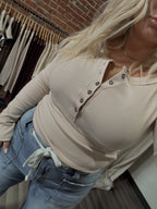 FITTED LONG SLEEVE RIBBED HENLEY KNIT TOP