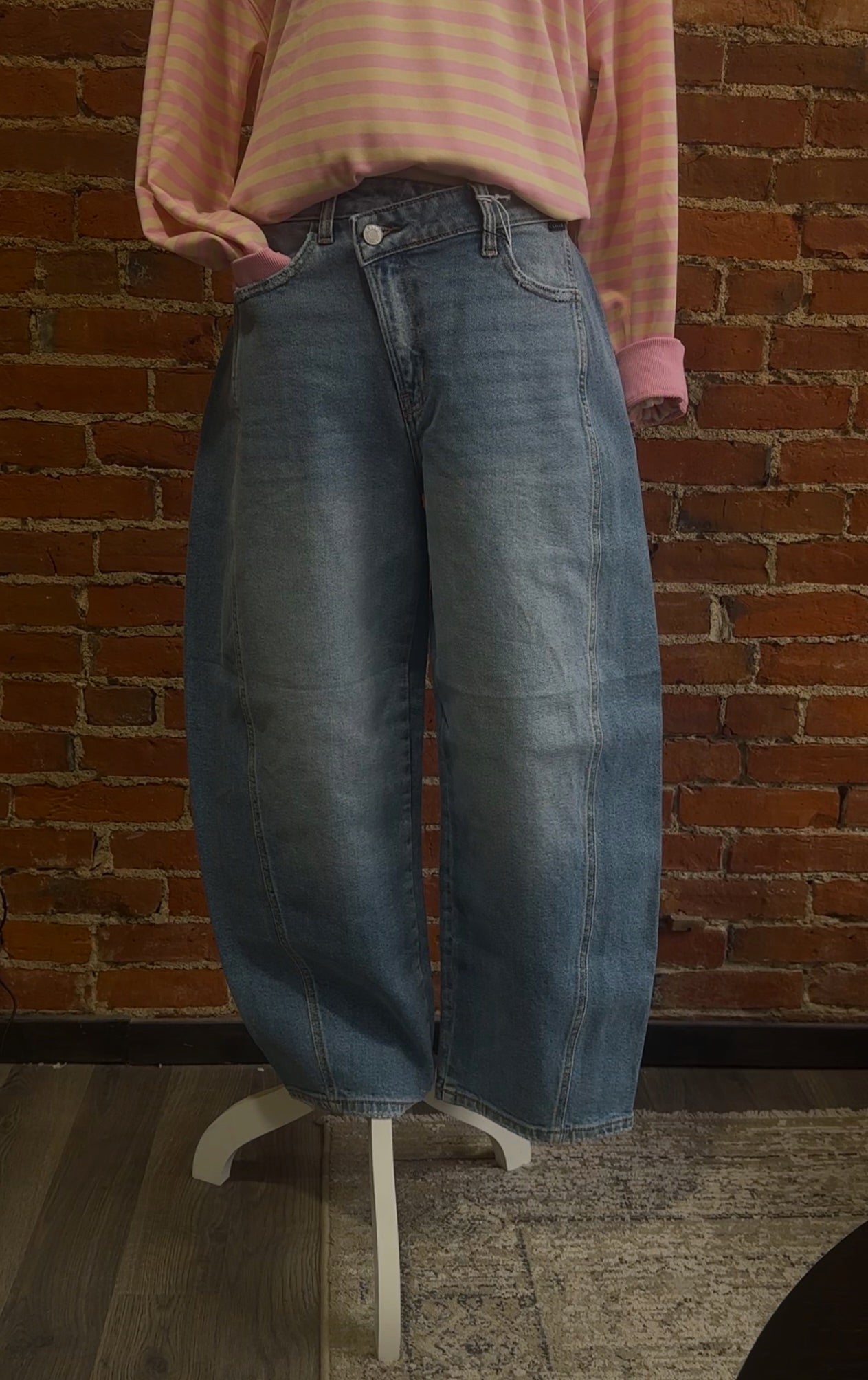 LAYA MID RISE LIGHT DENIM BARREL JEAN