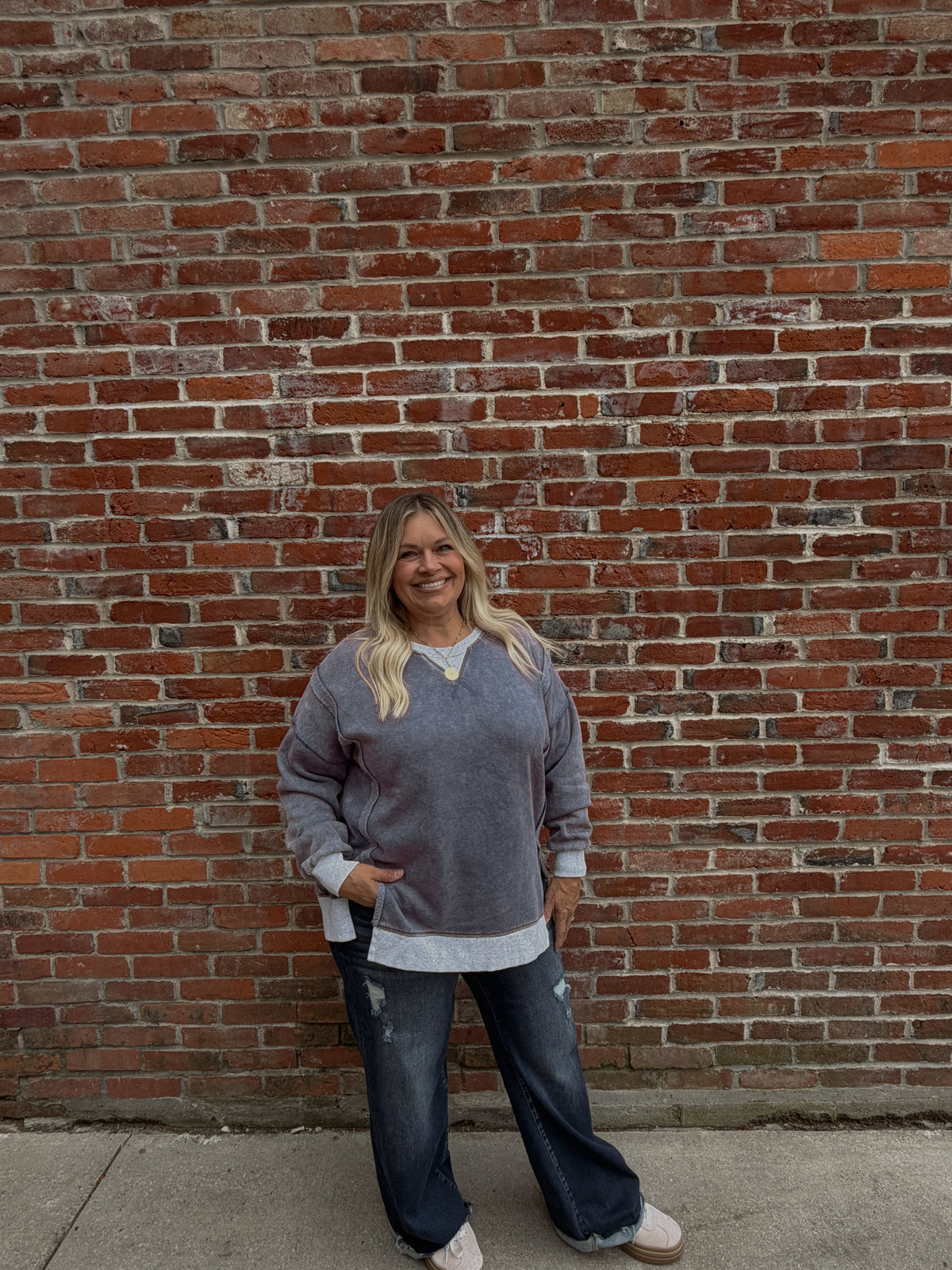 THE PLUM SLIT CREW NECK