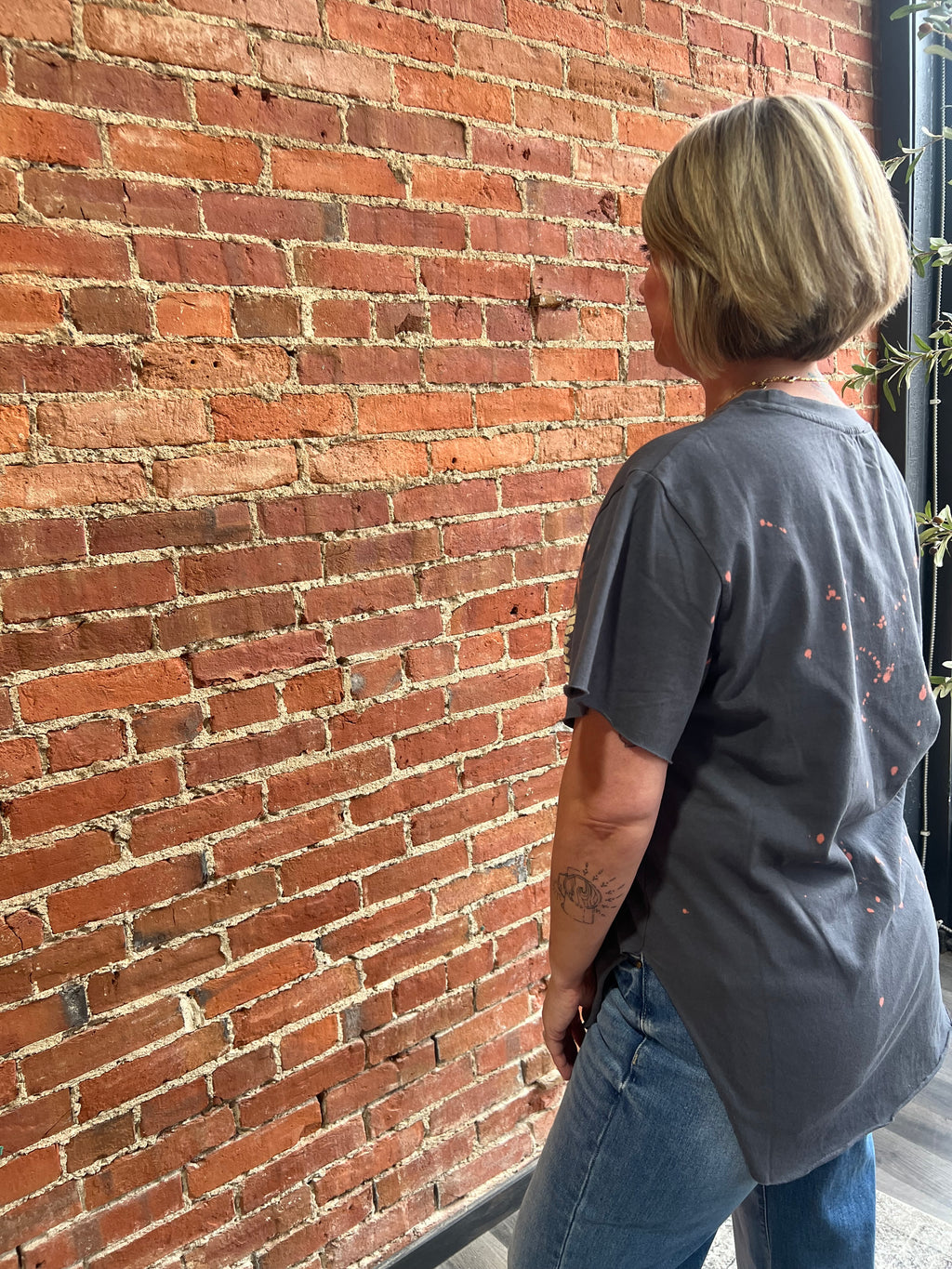 FREE BIRD SIDE SLIT GRAPHIC TEE