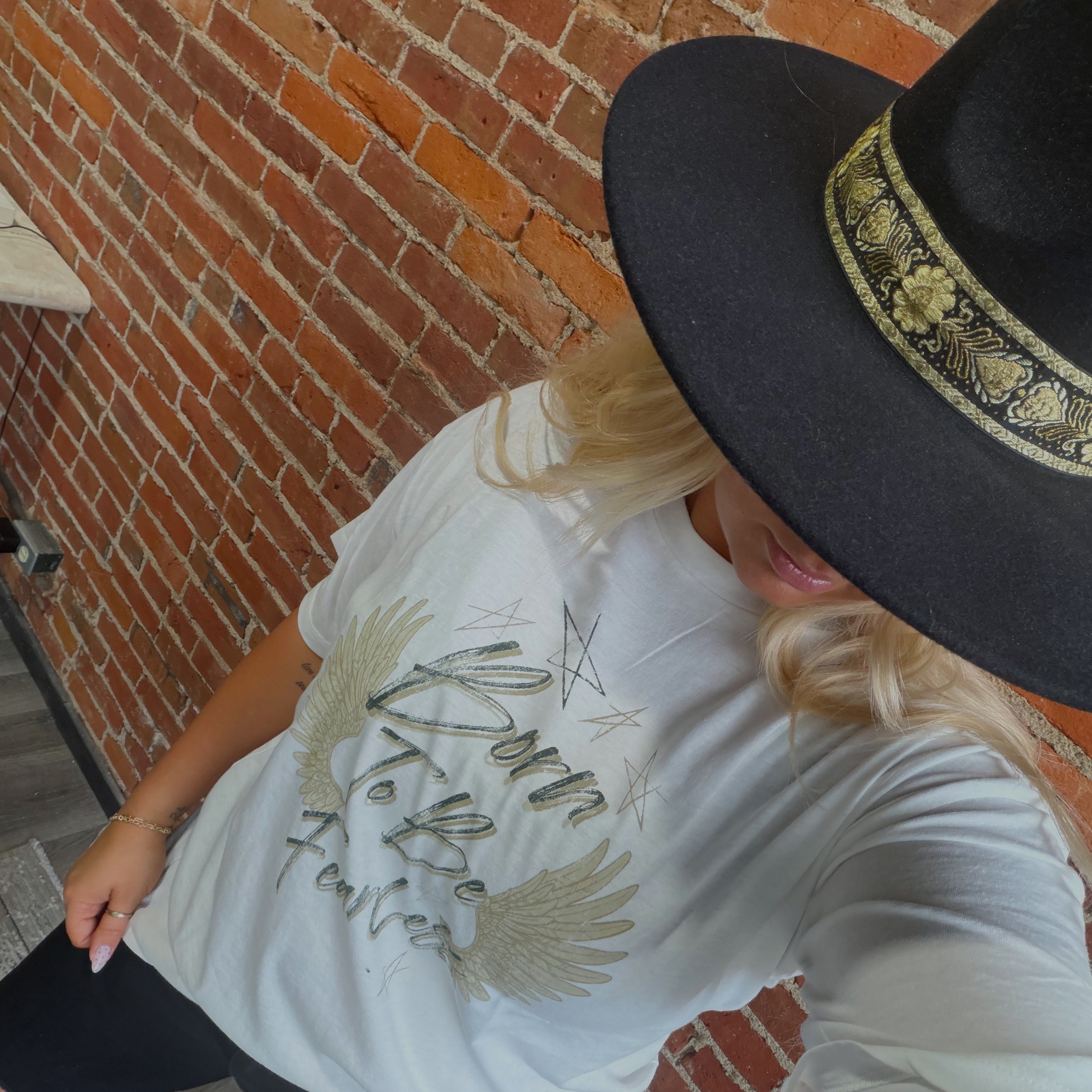 BE FEARLESS GRAPHIC TEE
