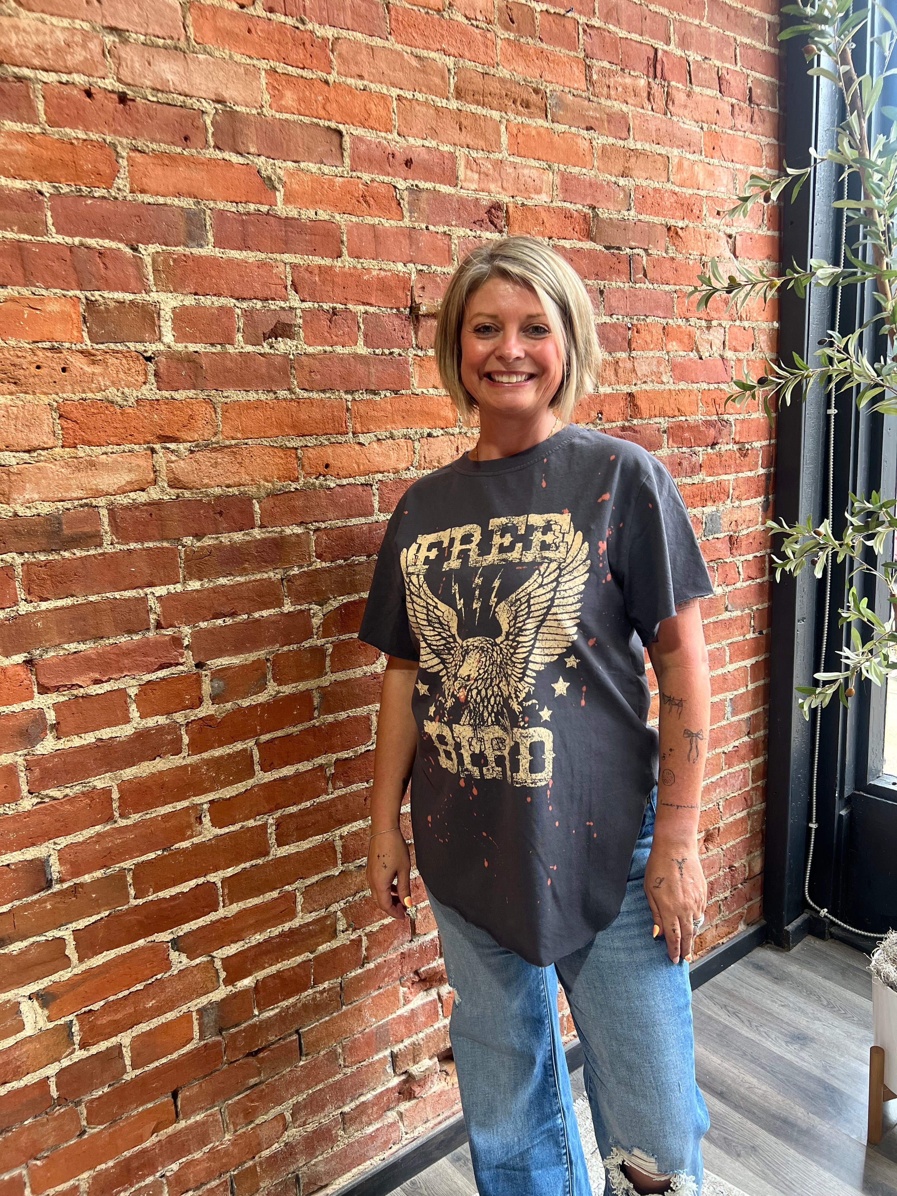 FREE BIRD SIDE SLIT GRAPHIC TEE