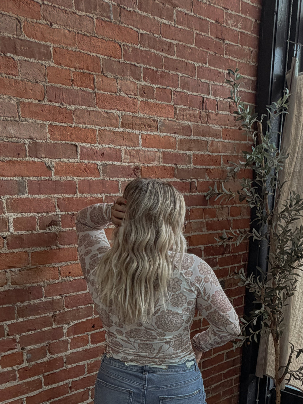 THE VINTAGE BLOOM MOCK-NECK