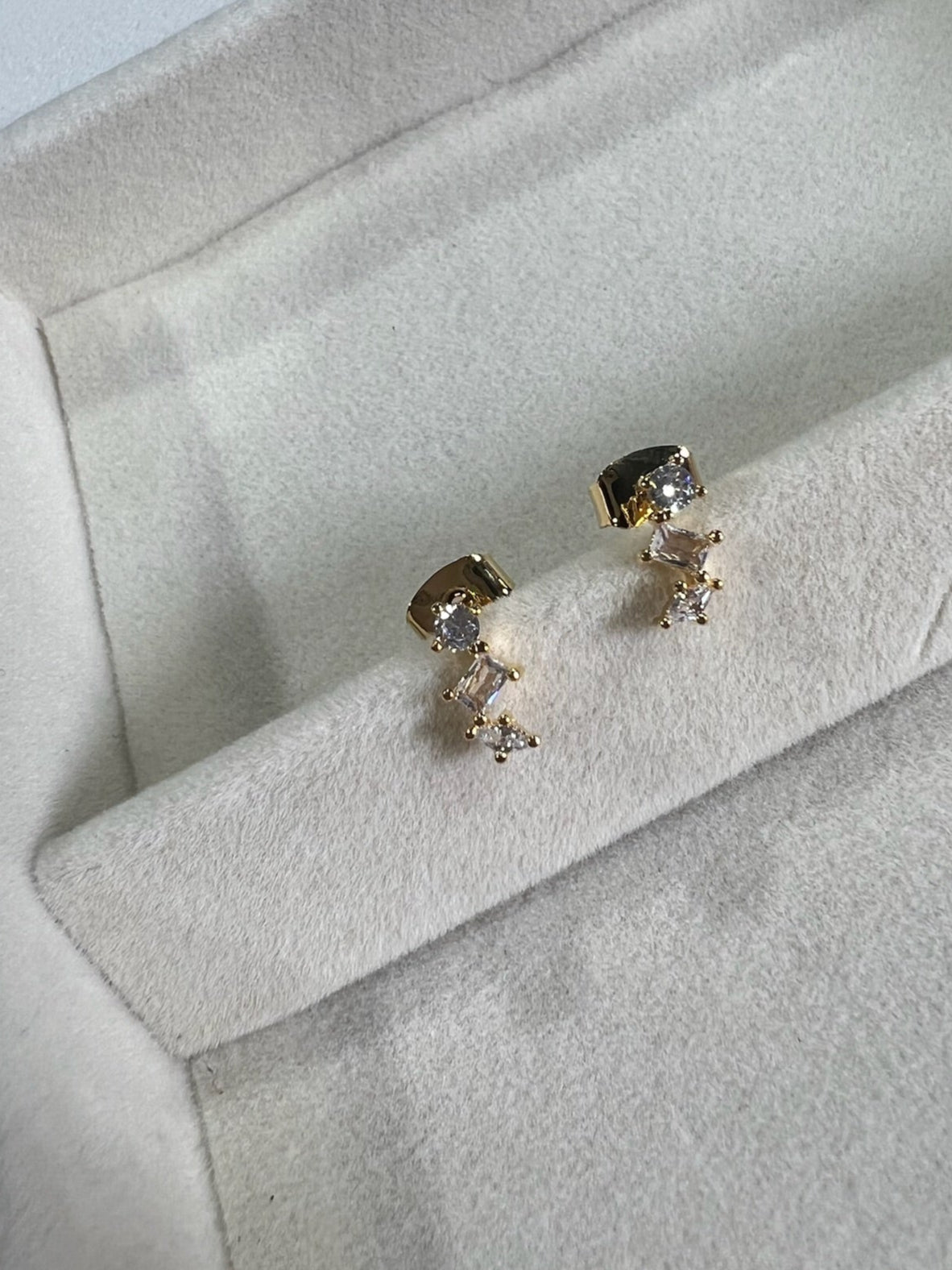 DIAH EARRINGS (GOLD & SILVER)
