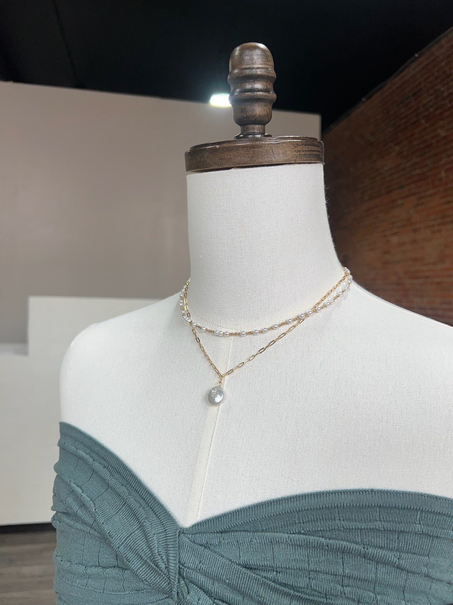 DOUBLE LAY NECKLACE