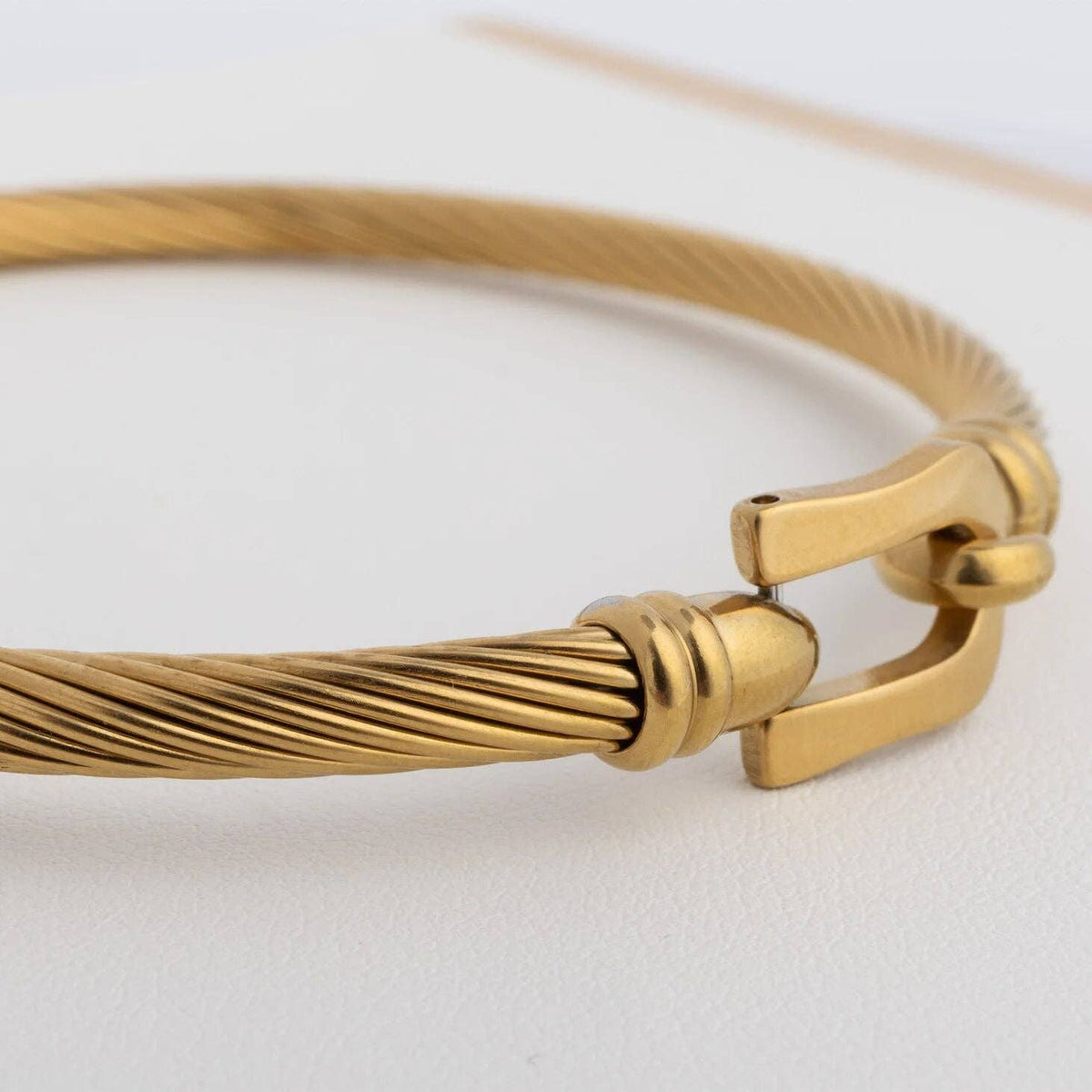 BUCKLE BANGLE BRACELET - 18K GOLD PVD